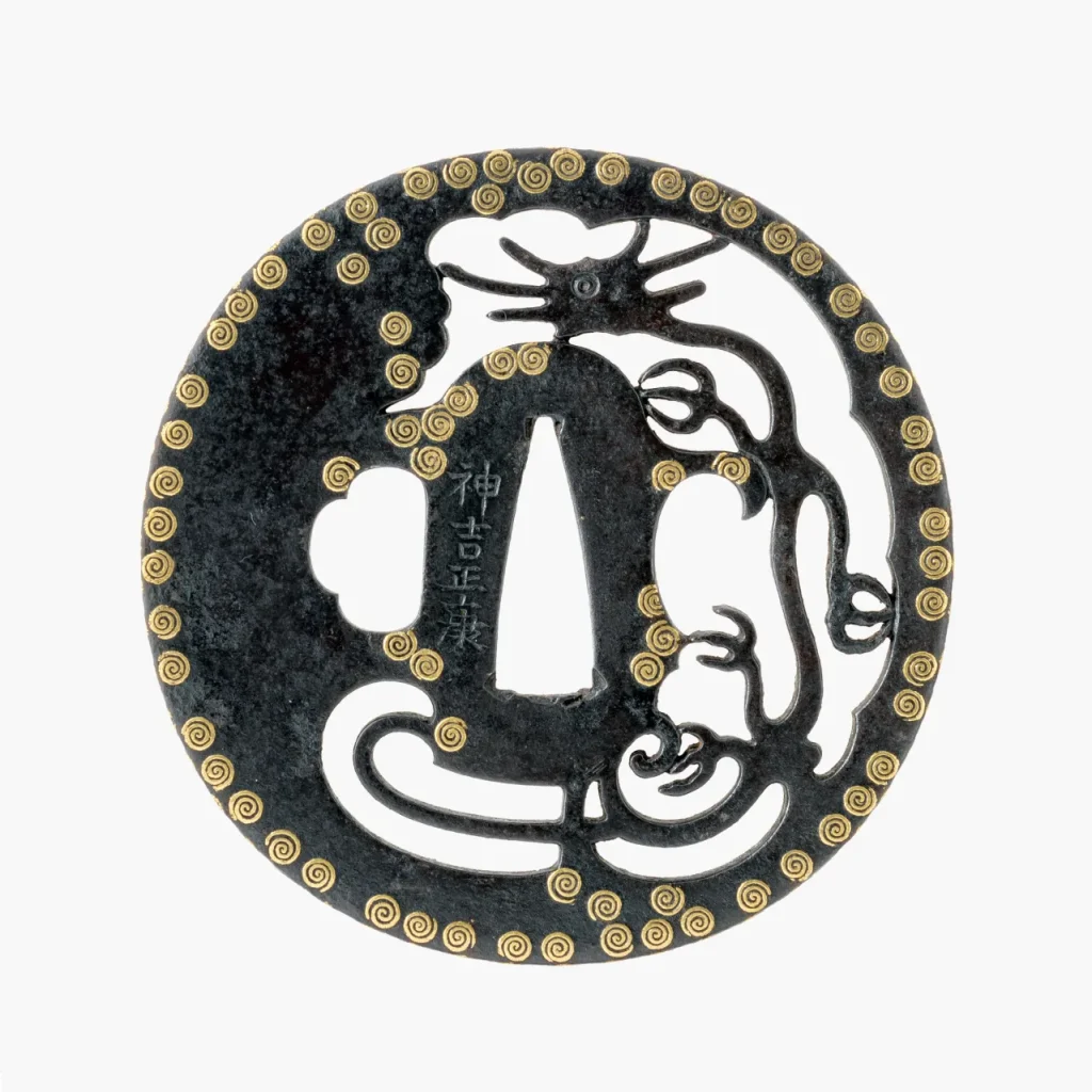 Tsuba 鐔 mit Drachen und Wolkenwirbeln
